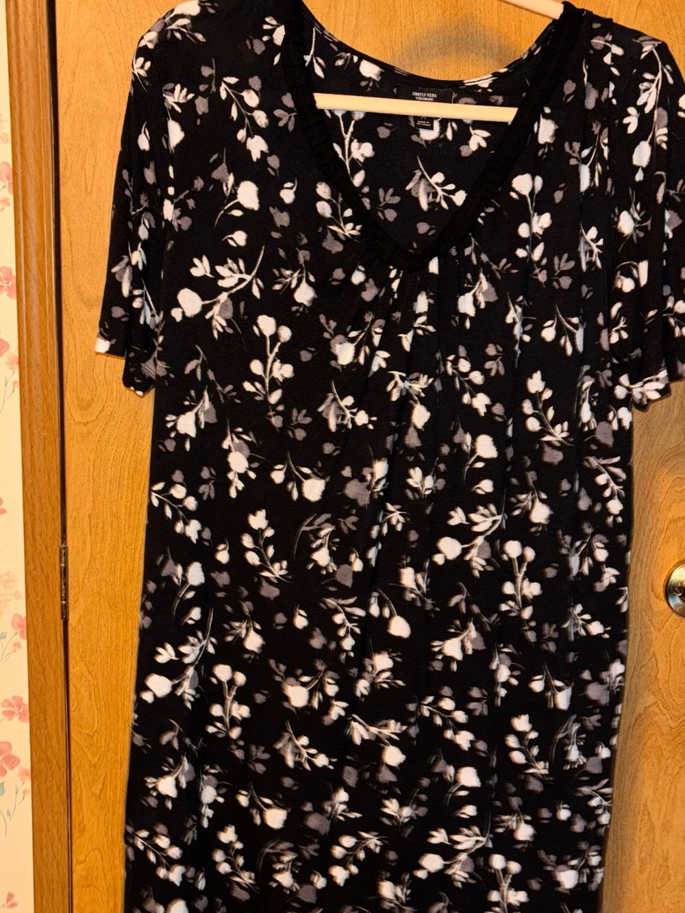 Simply Vera Wang Black Floral Scoop-Neck breezy dress.